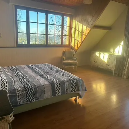 Grande Maison Dans La Nature Et Le Calme